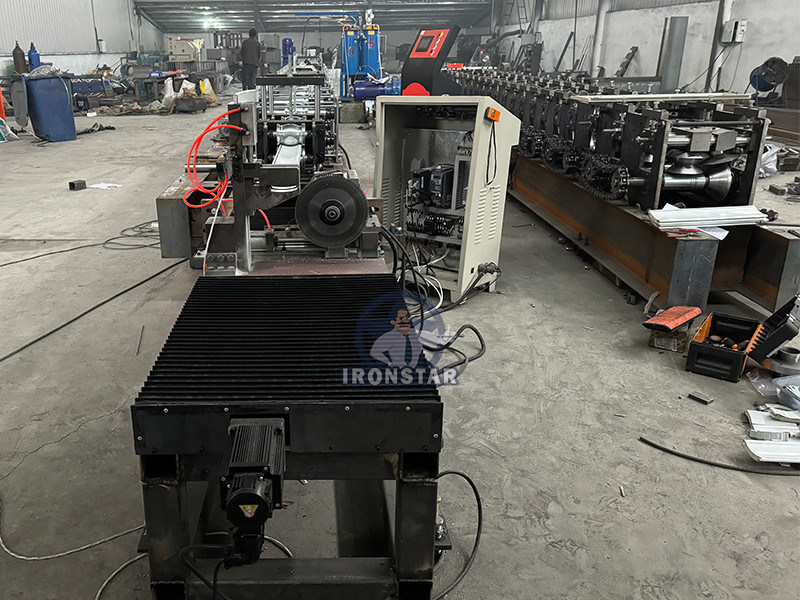 “Turkey Standard PU Foam Sandwich Rolling Shutter Door Forming Machine Multi Material Galvanized Sheet PPGI Aluminum Profile Machine”